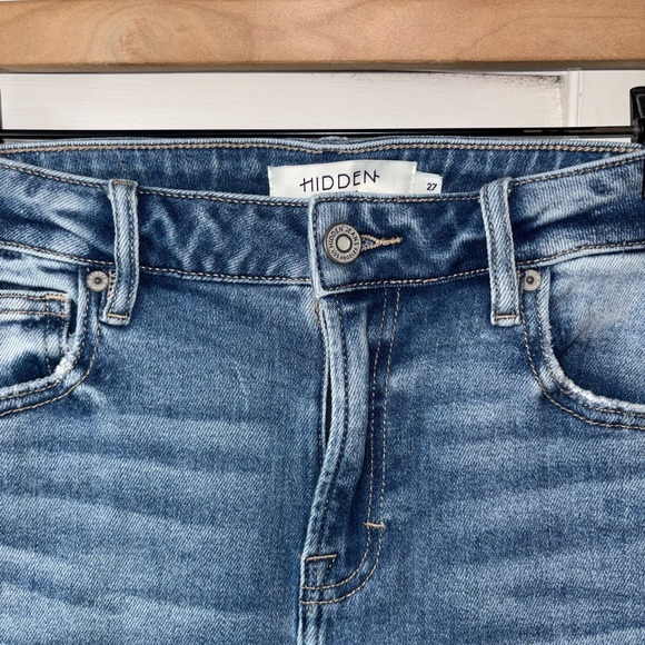 Hidden Jeans Women’s Size 27 Medium Wash Frayed Hem Crop - Picture 2 of 5